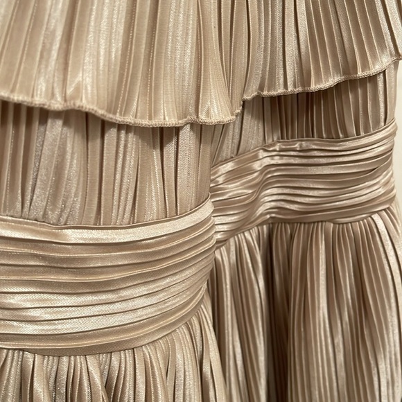 Champagne Pleated layered off the shoulder‎ Dress women’s sz S midi length NWOT - Picture 8 of 17